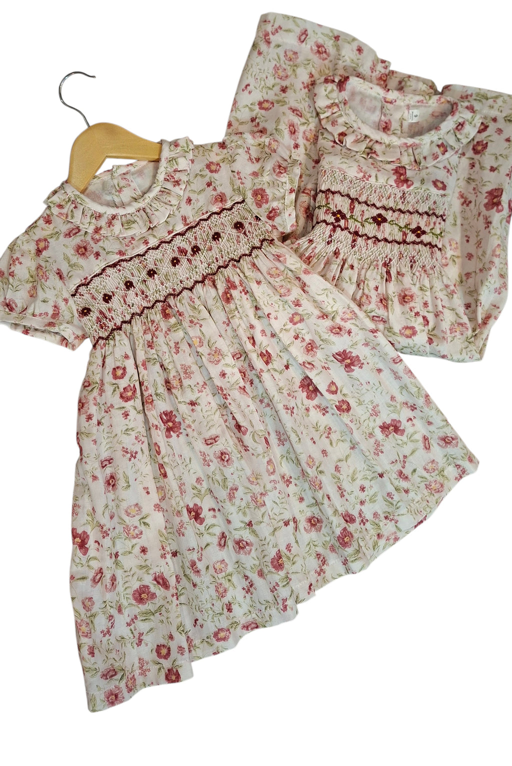 Robe double gaze smockée avec col festonné