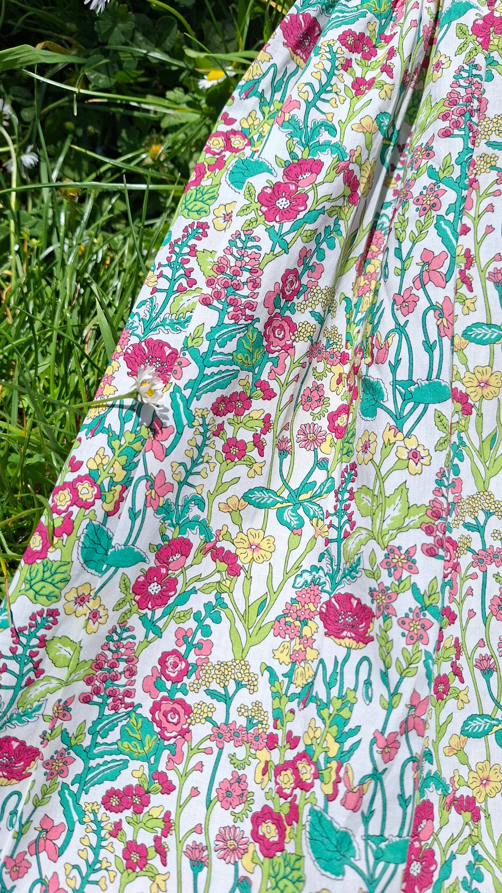 Robe Liberty Garden avec petites manches volantées.