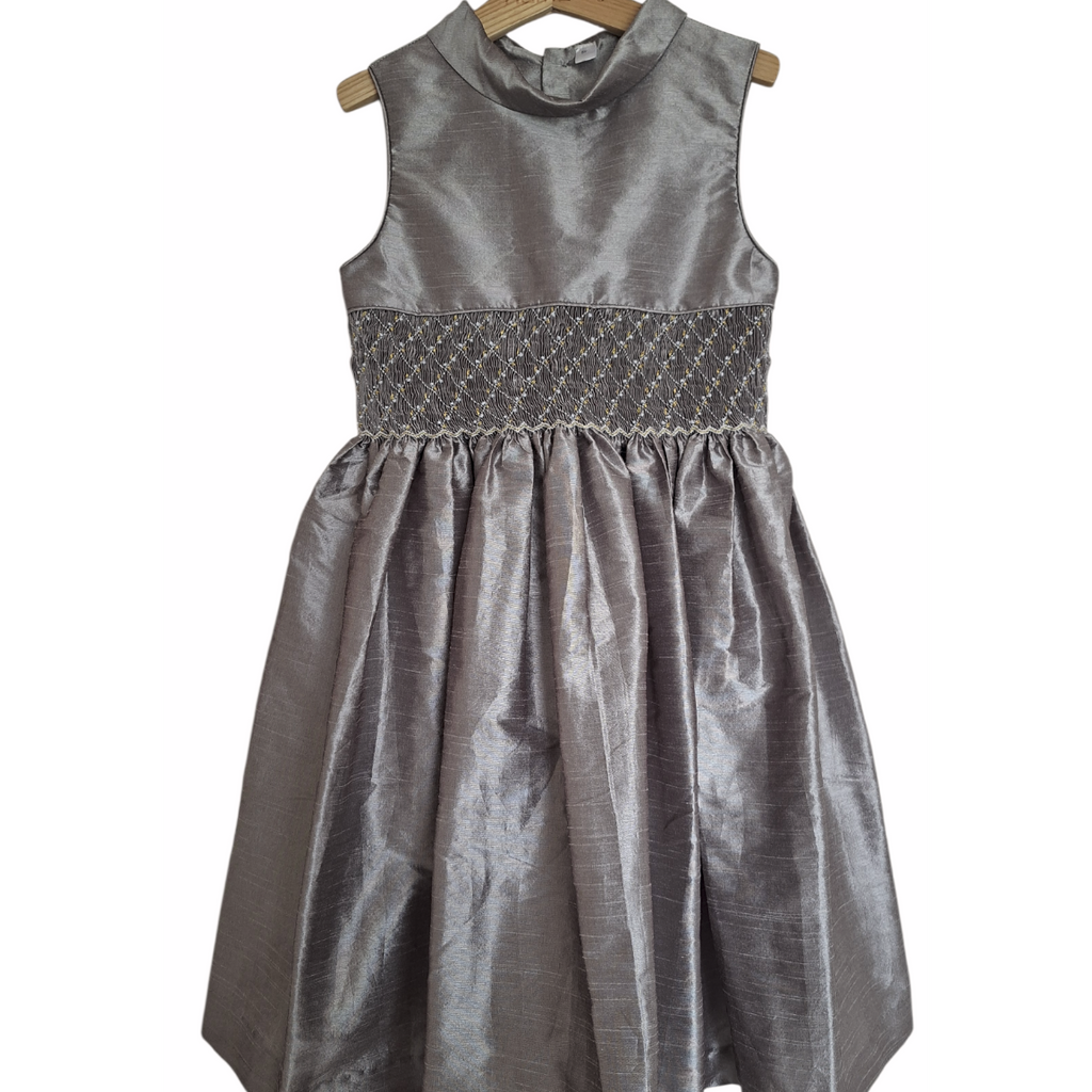 Robe en soie, smockée à la main