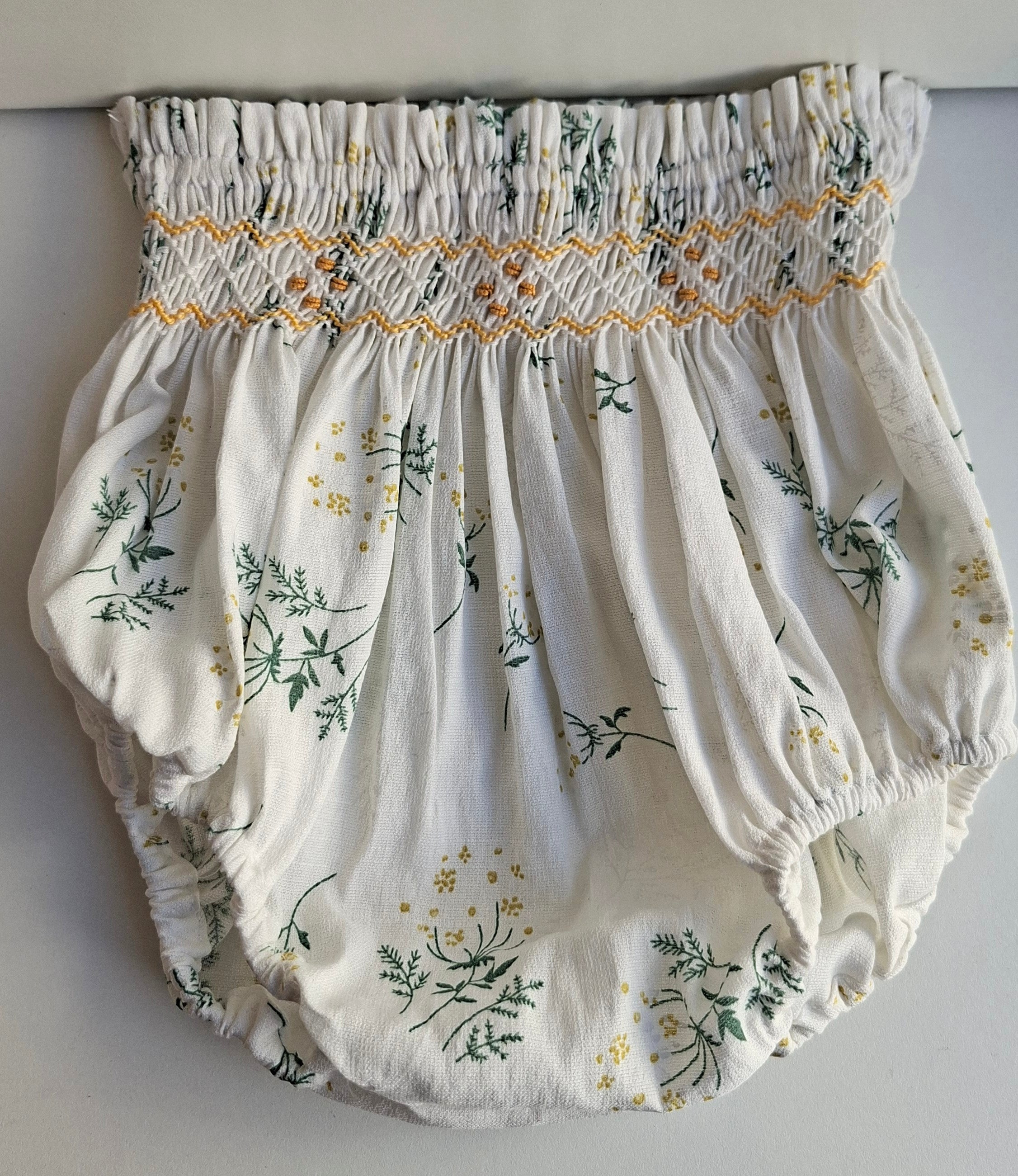 Bloomers smockés.