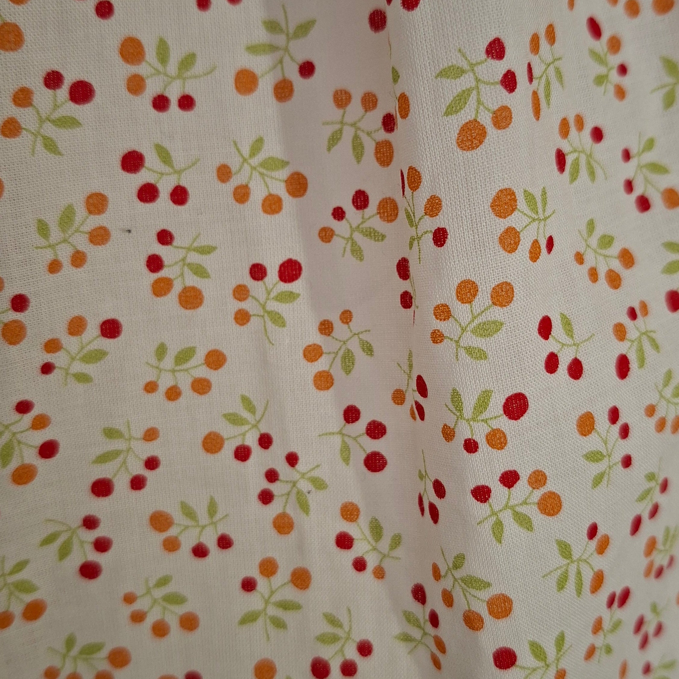 Robe à smocks printemps été. Pièce unique de 3 ans
