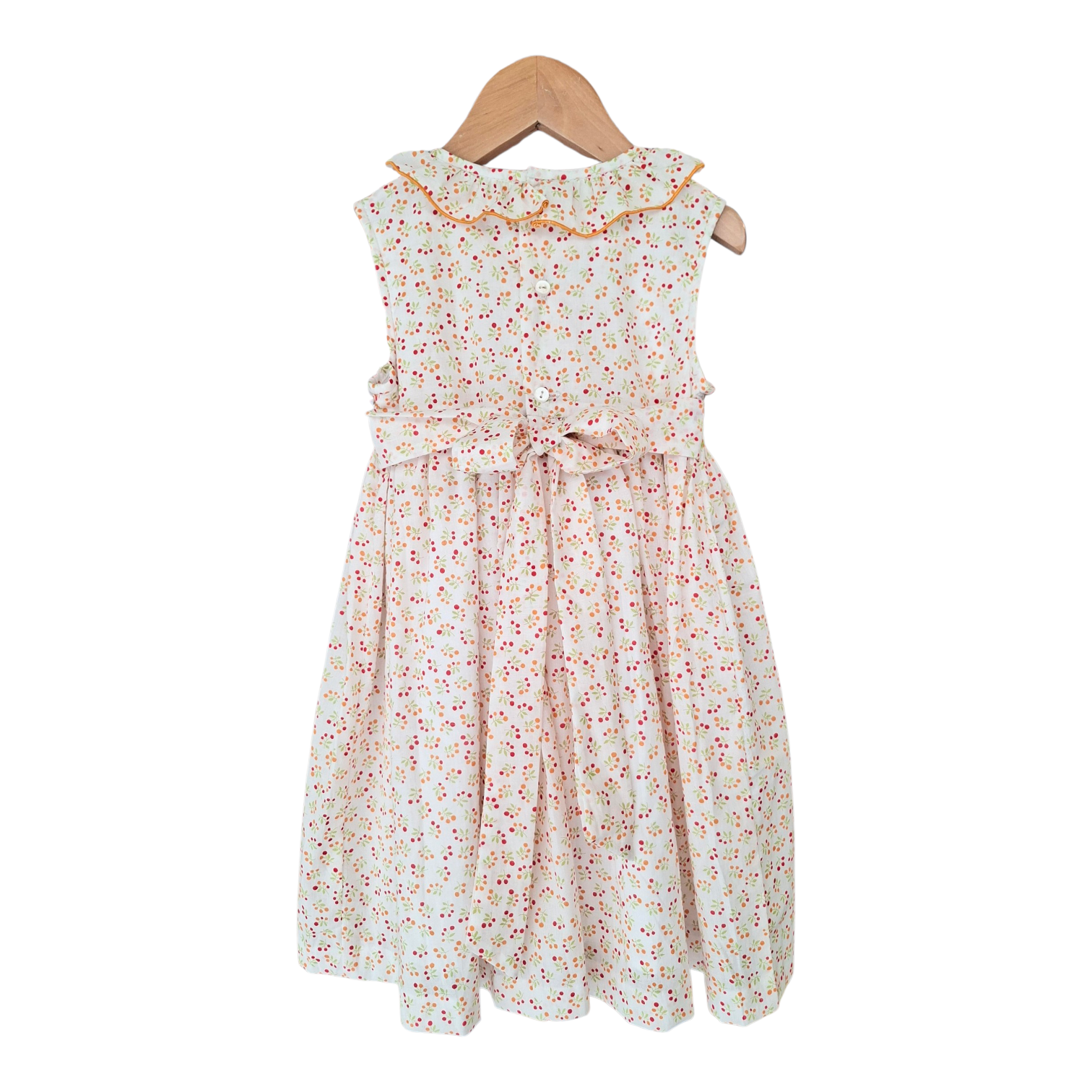 Robe à smocks printemps été. Pièce unique de 3 ans