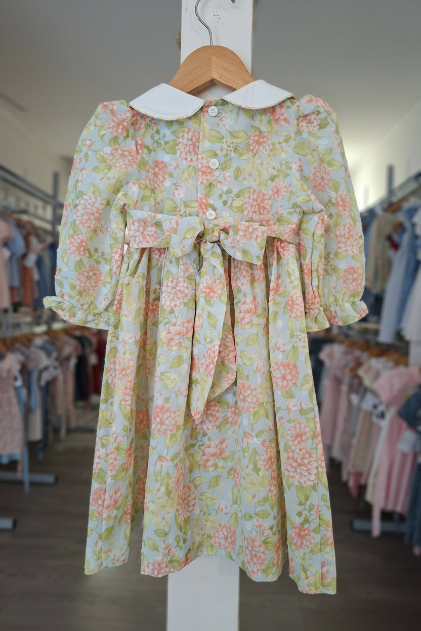 Robe à smocks en coton plumetis, fleurie.