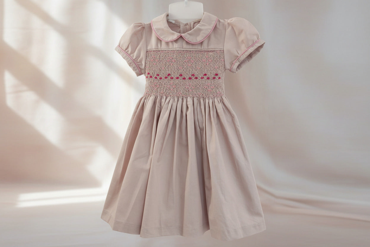 Robe à smocks beige en velours léger