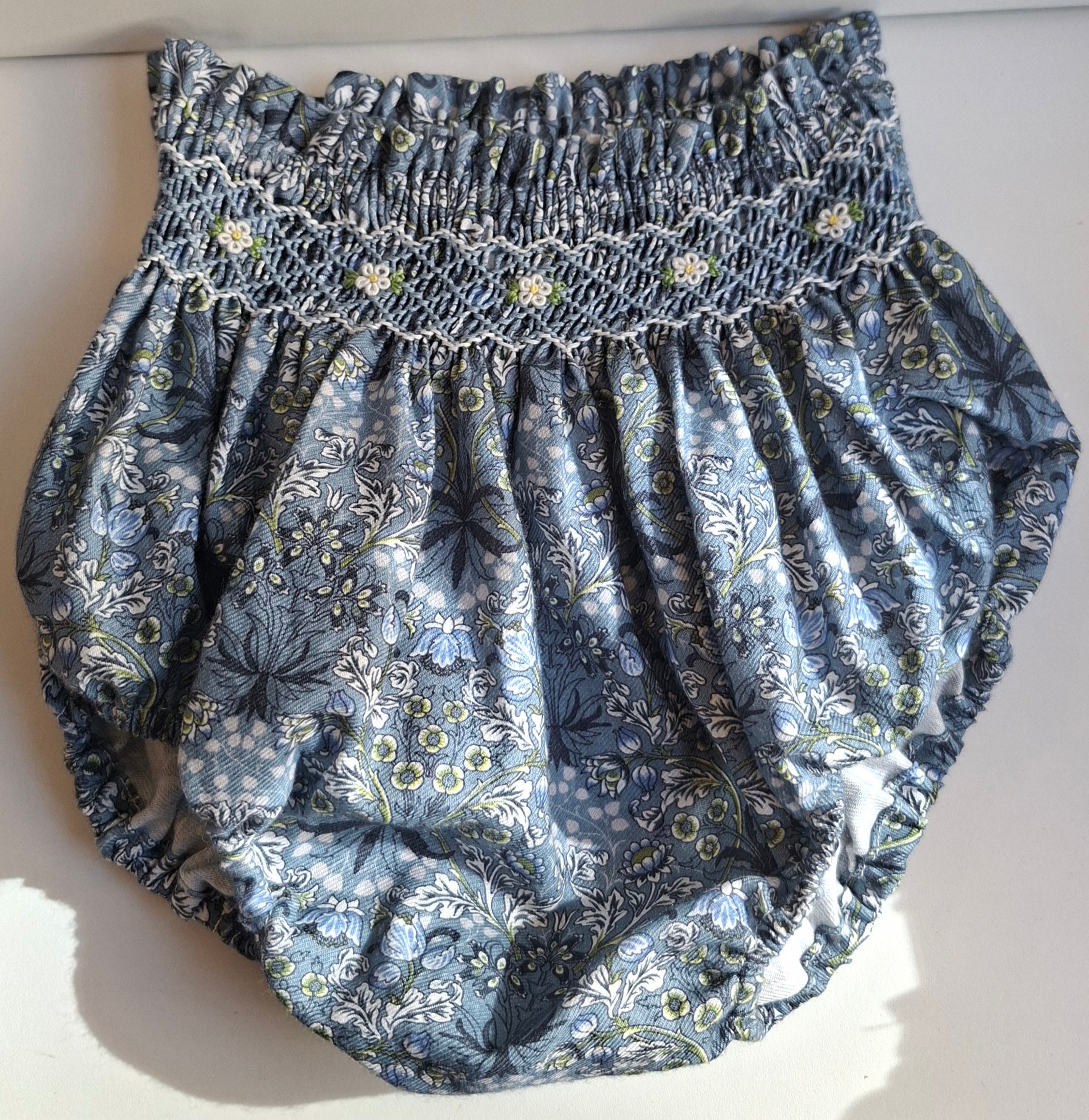 Bloomers smockés.